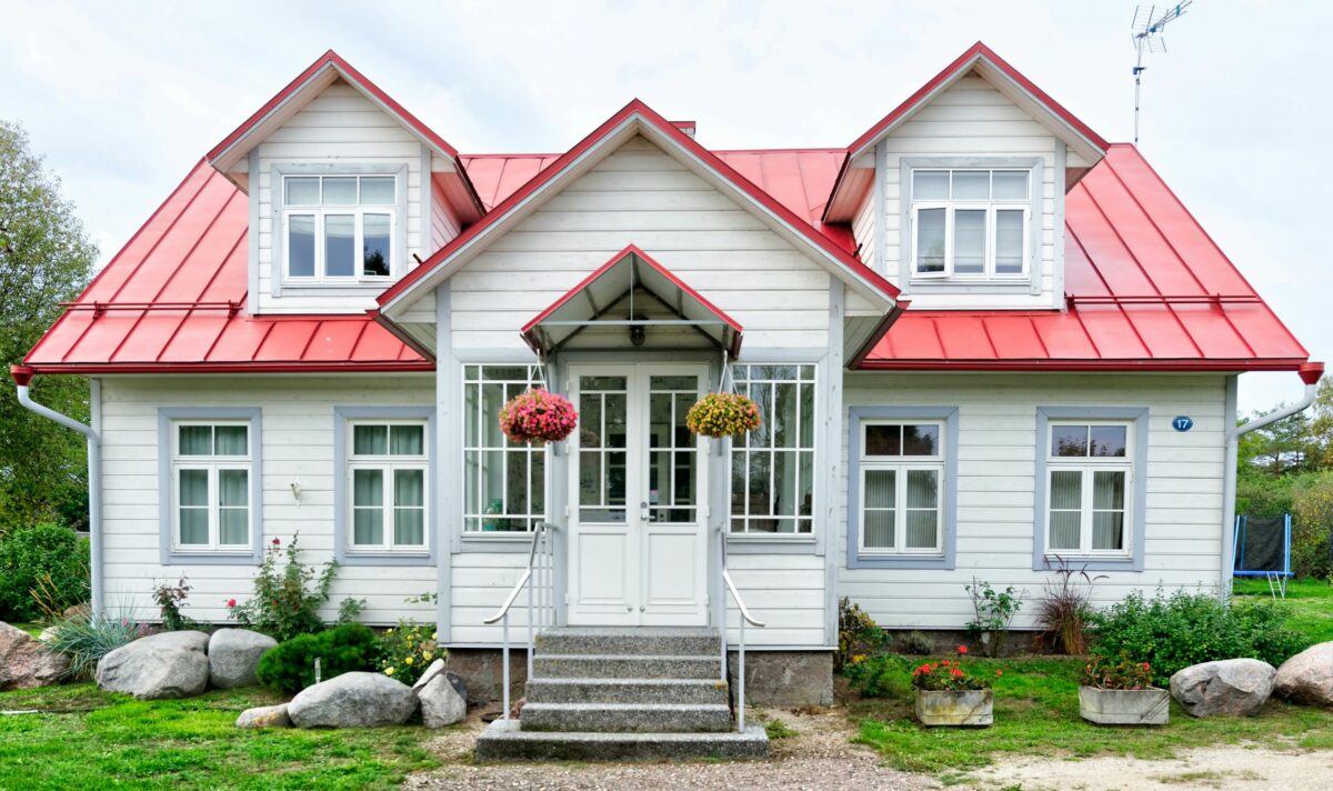 Picture of a white house with a red roof